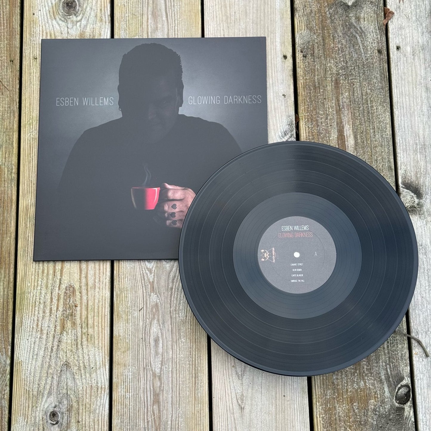 Esben Willems - Glowing Darkness - Majestic Mountain Records