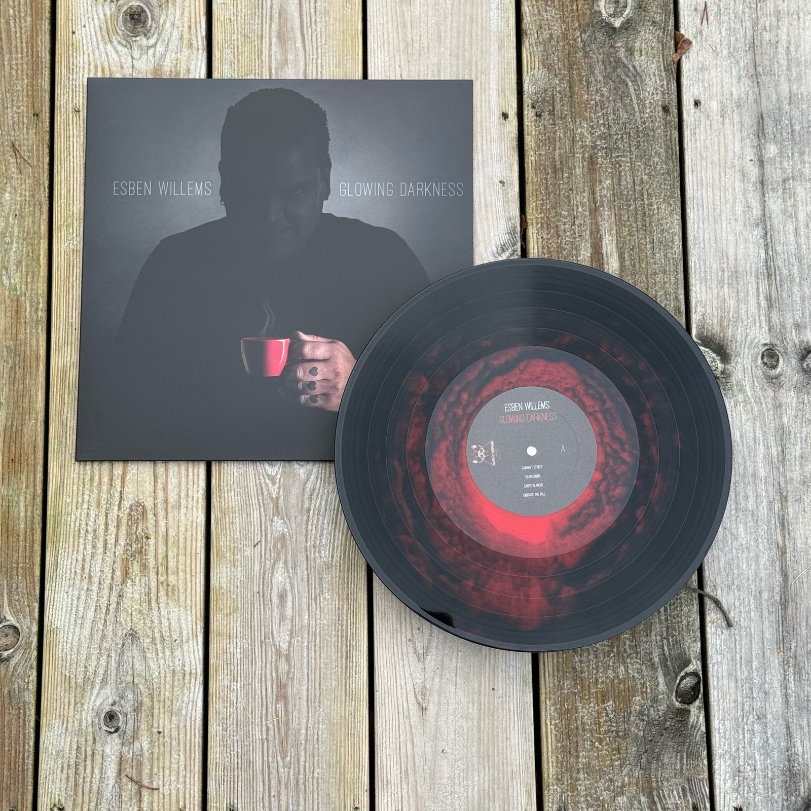 Esben Willems - Glowing Darkness - Majestic Mountain Records